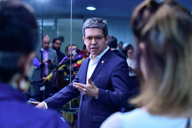 O senador Randolfe Rodrigues quer pressionar o Congresso para que a proposta seja aprovada
