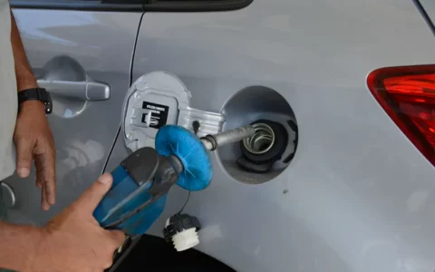 Petrobras aumenta gasolina em R$ 0,20 por litro a partir desta terça-feira