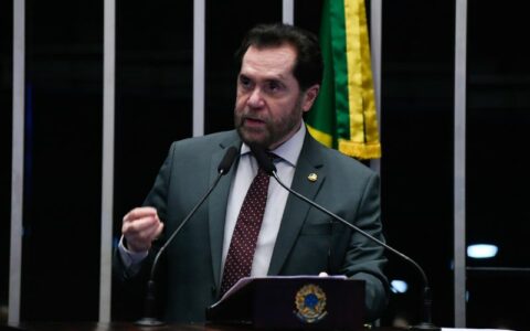 Plínio ouve indígenas abandonados por ONGs e cobra políticas públicas