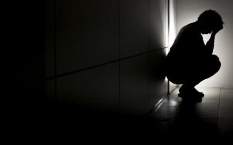 Tentativas de suicídio na adolescência refletem falta de escuta e ciclo de violências