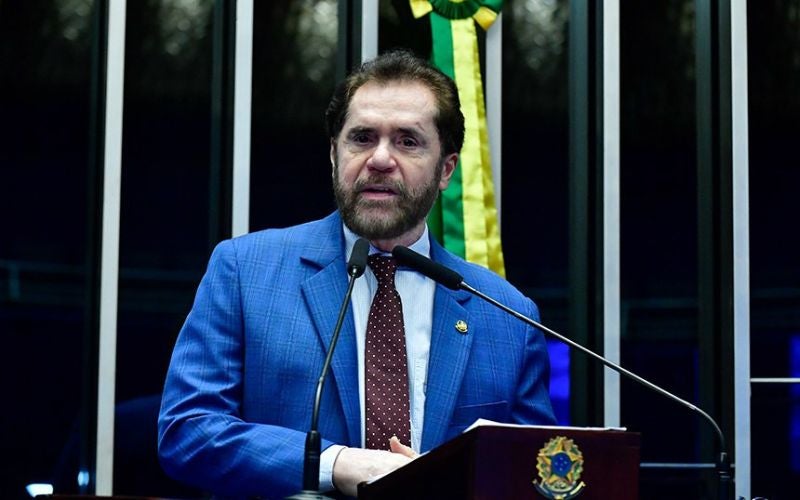 Vice de Amom vem do PSDB, diz senador Plínio Valério