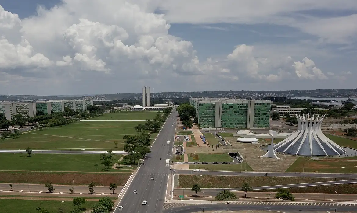 Governo congela R$ 31,3 bi do Orçamento de 2025