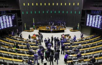 Texto-base de projeto que regulamenta a reforma tributária é aprovado na Câmara