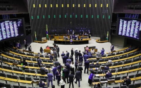 Texto-base de projeto que regulamenta a reforma tributária é aprovado na Câmara