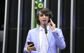 Amom terá que excluir da rede social publicação em que afronta David Almeida