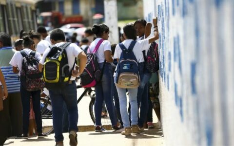 Escolas têm obrigação de combater discriminações, decide STF