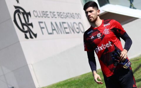 Líder do Brasileiro, Flamengo enfrenta Atlético-MG no Mineirão