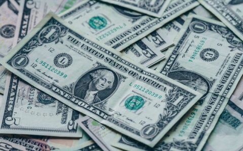 Dólar sobe apesar de intervenção do Banco Central