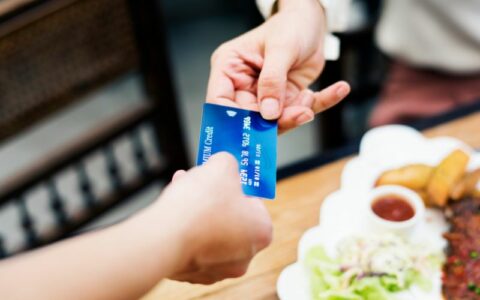 MP-AM prorroga contrato de R$ 5,1 milhões com empresa de cartão de alimentação
