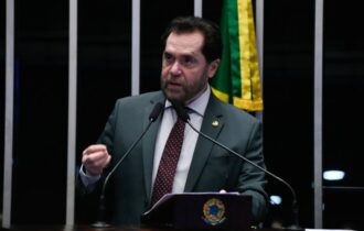 Plínio ouve indígenas abandonados por ONGs e cobra políticas públicas