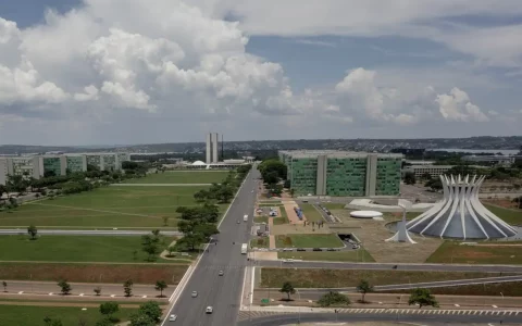 Governo congela R$ 31,3 bi do Orçamento de 2025
