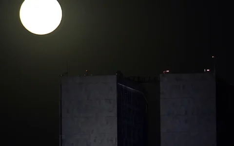 Primeira Superlua de 2024 pode ser vista nesta segunda-feira (19)