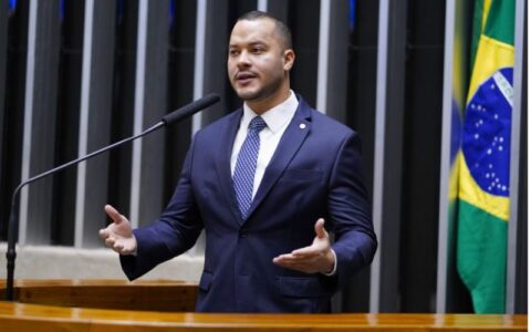 Adail protocola PL que isenta moradores ribeirinhos do pagamento da conta de luz durante a seca