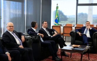 Barroso reúne ministros e presidentes do legislativo para falar sobre as emendas PIX