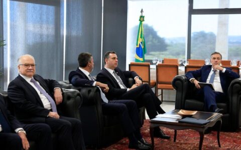 Barroso reúne ministros e presidentes do legislativo para falar sobre as emendas PIX