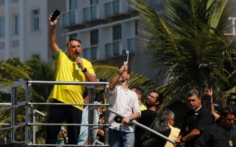 Bolsonaro alerta sobre aumento das passagens aéreas