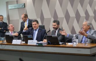 Comissão do Senado quer obrigar governo a detalhar gastos com cartão corporativo