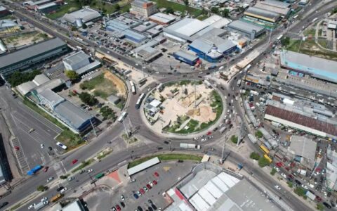 Construção de ponte desvia trânsito em trecho da avenida Autaz Mirim