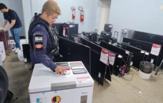 Polícia Militar do Amazonas prende grupo que furtou loja de eletroeletrônicos, no Centro
