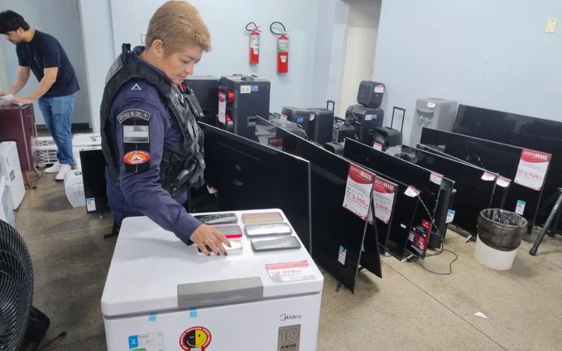 (Foto;Divulgação/PMAM) Polícia Militar do Amazonas prende grupo que furtou loja de eletroeletrônicos, no Centro