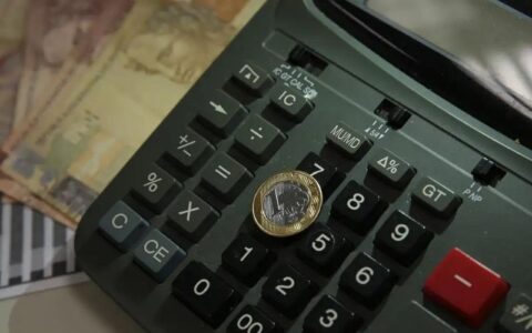 Endividamento das famílias brasileiras cai para 78,5% em julho