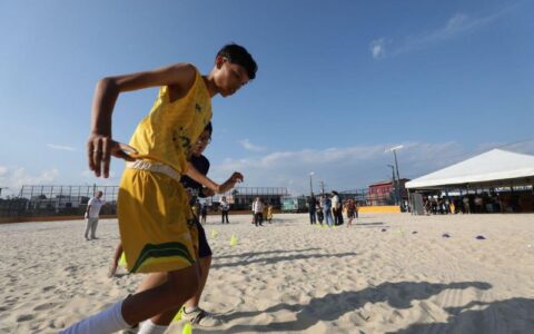 Wilson Lima entrega Campo do Vermelhão revitalizado no bairro Mauazinho, na zona leste
