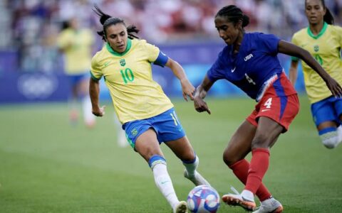 Brasil cai diante dos EUA de novo e fica com a prata em possível adeus de Marta