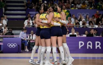 Seleção feminina de vôlei supera Turquia, ganha o bronze e se livra de frustração em Paris