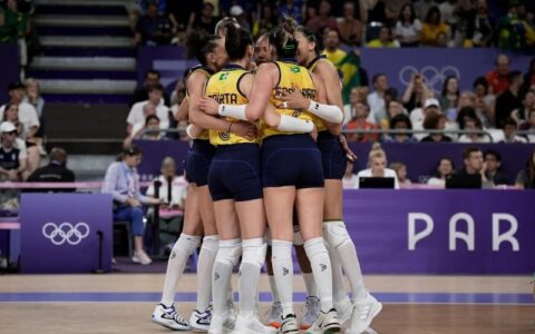 Seleção feminina de vôlei supera Turquia, ganha o bronze e se livra de frustração em Paris