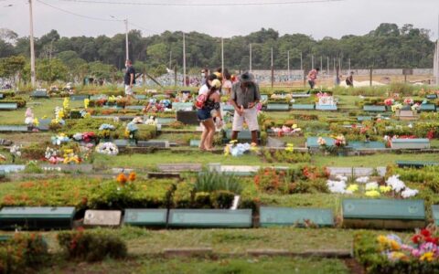 Cemitérios de Manaus devem receber 300 mil pessoas no Dia dos Pais