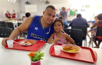 Governo do Amazonas auxilia pais de família na criação dos seus filhos