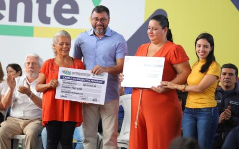Wilson participa da ação que oferece serviços gratuitos à população