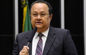 Mesmo não apoiando o candidato do PT, Silas Câmara posa ao lado de Lula