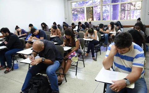 Inep aplica neste domingo provas do Encceja e do Revalida