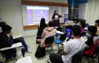 Secretaria de Educação convoca novos alunos para projeto Jovem Bilíngue