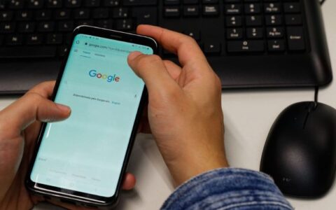 Seis em cada 10 escolas têm regras para uso do celular pelos alunos