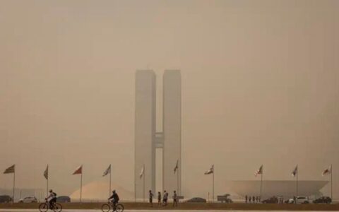 Brasília e outras capitais ficam encobertas por fumaça de queimadas