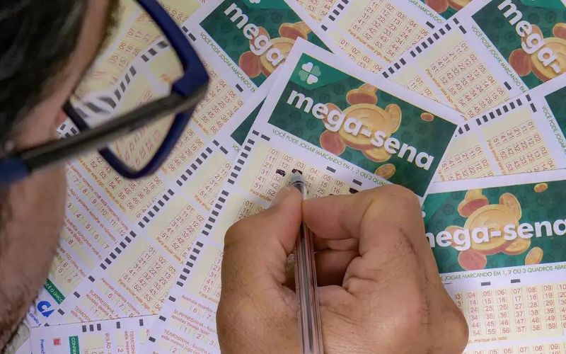 (Foto: Rafa Nedderyemer/Agência Brasil/Arquivo) Mega-Sena sorteia nesta terça-feira prêmio acumulado em R$ 12 milhões