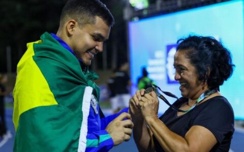 Governo do AM envia professora para acompanhar Pedro Nunes em Paris 2024