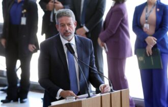 Lira suspende sessões presenciais na Câmara dos Deputados