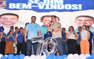 Multidão lota quadra da Grande Família para prestigiar David Almeida