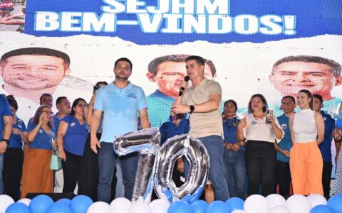 Multidão lota quadra da Grande Família para prestigiar David Almeida