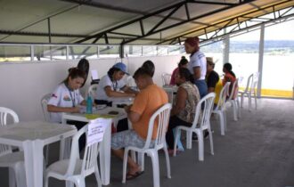 Governo do Amazonas leva regularização de documentos a produtores rurais da calha do Rio Negro