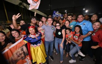 Avenida do Samba é tomada por ‘onda laranja’ em apoio à campanha de David Almeida
