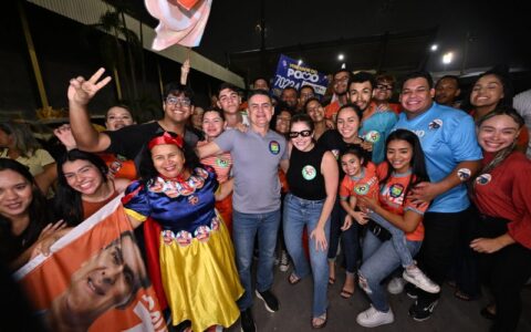 Avenida do Samba é tomada por ‘onda laranja’ em apoio à campanha de David Almeida