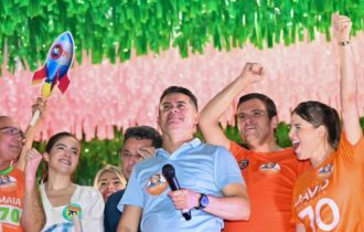 David Almeida é recebido com festa na zona Sul de Manaus