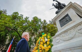 Lula faz homenagem e é vaiado no Chile
