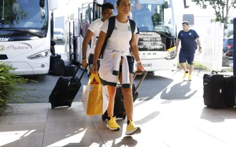 Seleção brasileira chega à Nantes para disputa das quartas de final