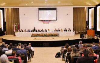 TCE-AM reconhece defensores da boa governança pública