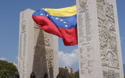 Supremo ratifica vitória chavista e veta divulgação de atas eleitorais